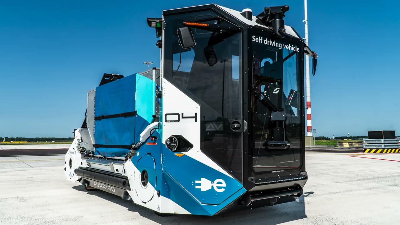 Self-driving baggage vehicle at Schiphol